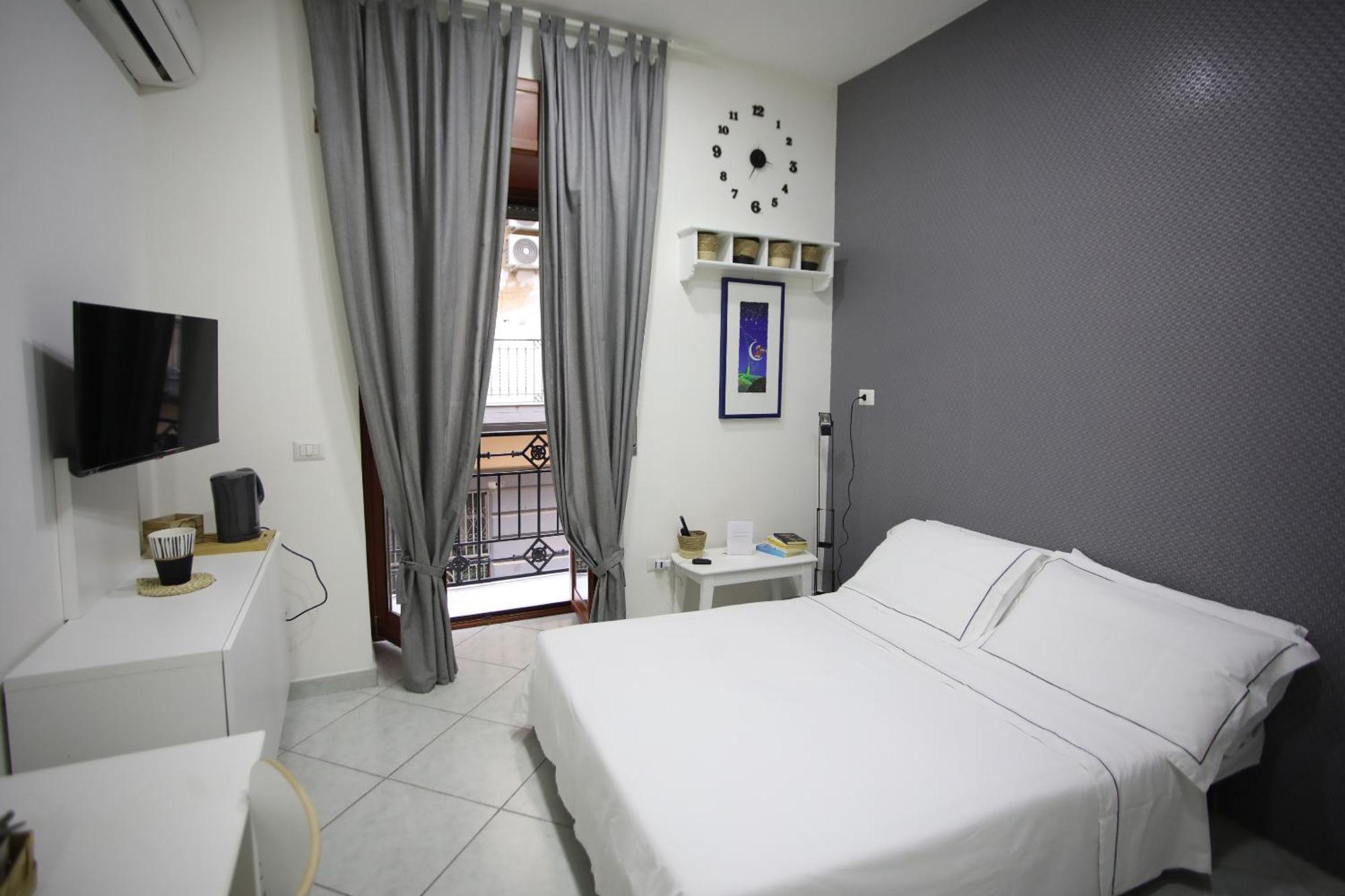 Apartament La Casa Sulla Nuvola Duomo Centro Storico Di Napoli Zewnętrze zdjęcie
